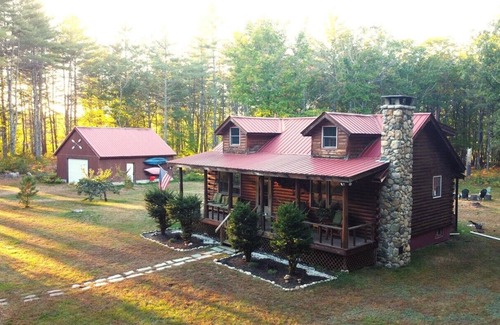 Brownfield Cabin | Dog friendly Waterfront Cabin Near White Mountains