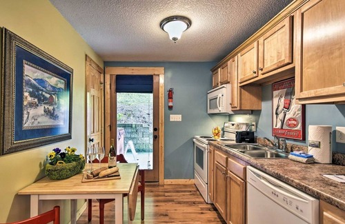 Weaverville Cabin | Dog-Friendly Weaverville Cabin Hot Tub & Fireplace