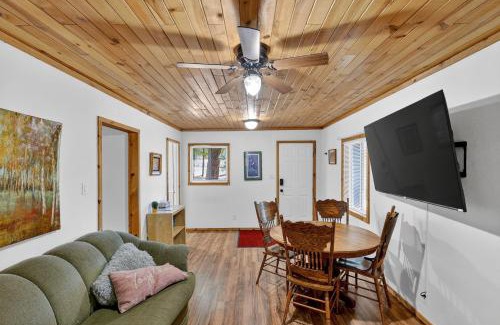 Cobb House | Dog-Friendly Wine Country Cabin cabin