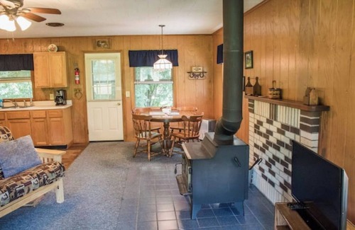 Triumph Cabin | Dog Friendly (Winnebago) Cabin with whirlpool sleeps 3 adults or 2 adults/2 kids