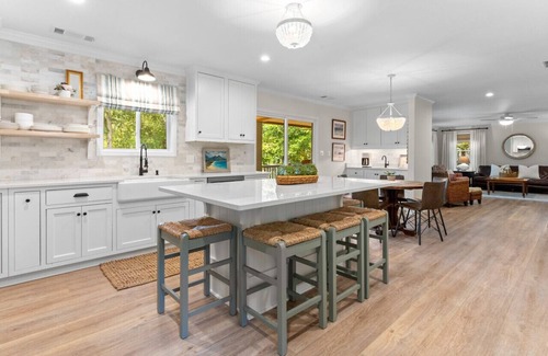 Lake Oconee House | Dog Friendly with 4 Master Suites, Dock, Fire Pit