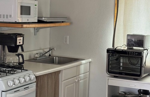 Worland Cabin | Dog friendly with fenced in back yard Peaceful cabin with AC in charming Worland