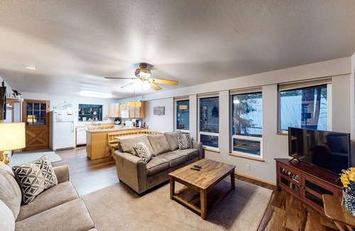 Ardenvoir Cabin | Dog-friendly woodland cabin w/deck & private game room - walk to the river