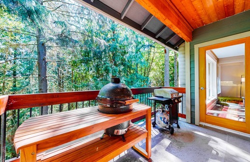 Sudden Valley House | Dog-friendly woodland home with 2 decks, golf course, tennis & marina