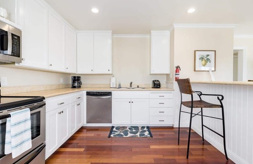 Capitola Apartment | Dog-OK at Capitola Vista #4