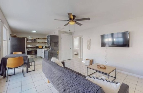 Pueblo Alto Apartment | ⟫ Dog Run & Courtyard 2 Bedroom Apt w/King Bed W&D