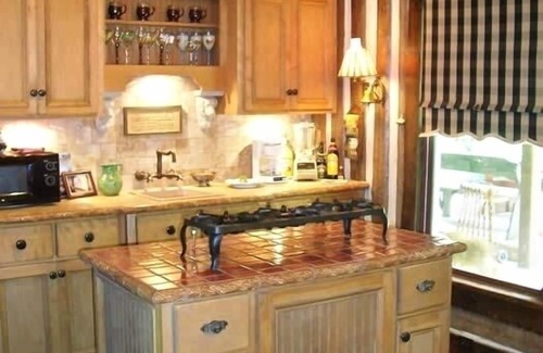 Cleveland Cabin | Dog Trot Cabin: Secluded Retreat at Fletcher Park within city limits.