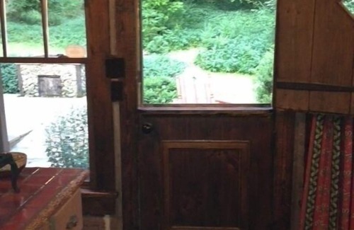 Cleveland Cabin | Dog Trot Cabin: Secluded Retreat at Fletcher Park within city limits.