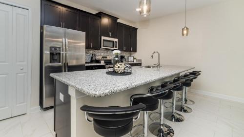 Pipers Glen Estates House | DOG9055