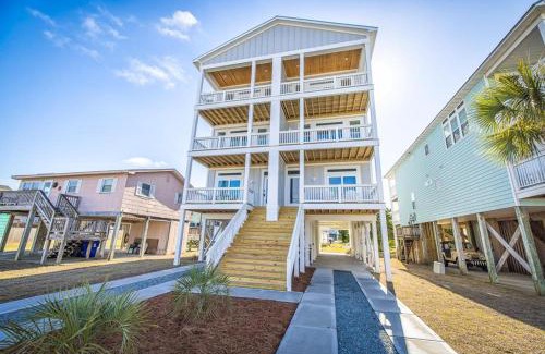 North Carolina Coast House | Dogs Allowed at Luxury Duplex - Second Row