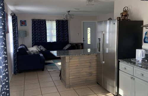 Whitney Beach House | Dogs and cats friendly renovated duplex 5 min drive from the beach
