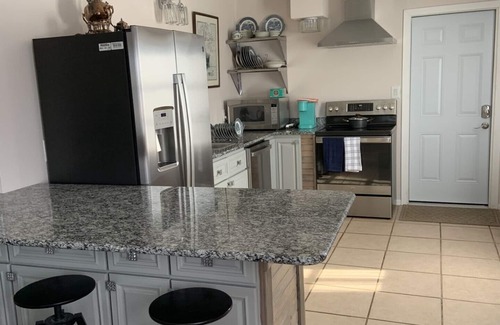 Whitney Beach House | Dogs and cats friendly renovated duplex 5 min drive from the beach