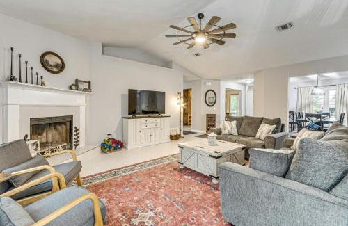 Gulf Breeze House | Dogs Welcome, 1 Mi to Zoo Gulf Breeze Retreat!