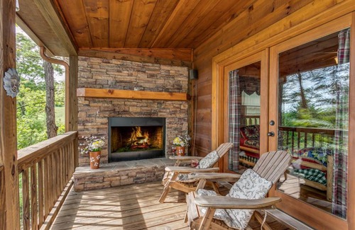 Morganton House | Dogwood Cabin Cozy Mountain Retreat Near Blue Ridge