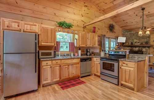 Morganton House | Dogwood Cabin Cozy Mountain Retreat Near Blue Ridge