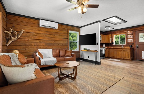 Clyde Cabin | Dogwood Cabin in Clyde - Perfect for a cozy getaway