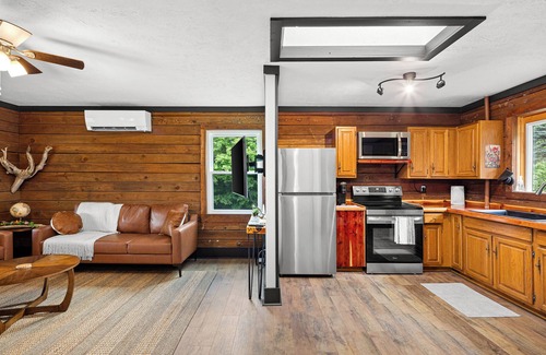 Clyde Cabin | Dogwood Cabin in Clyde - Perfect for a cozy getaway