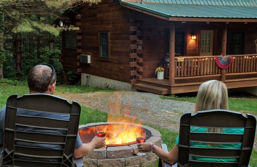 New Plymouth Cabin | Dogwood Cabin near Ash Cave