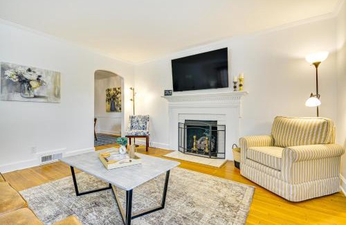 High Point House | Dogwood Cottage with Fireplace 1 Mi to University