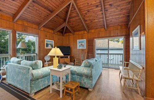 Pine Knoll Shores House | Dogwood Treehouse home