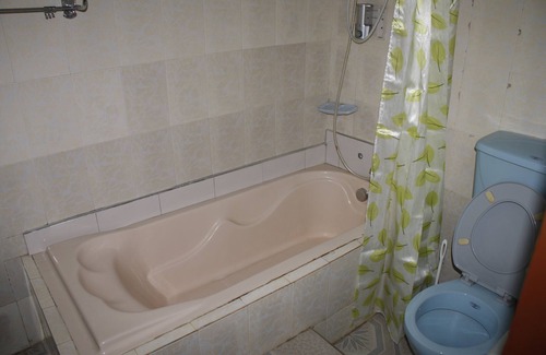 Kwabenyan Hotel | Dokua Royal Hotel