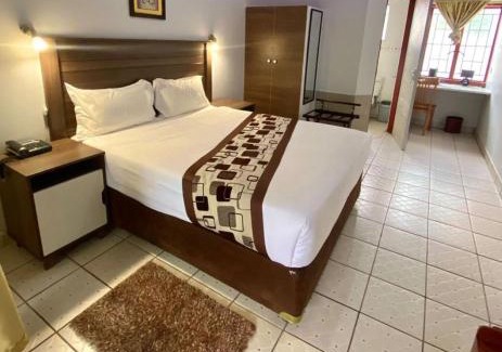 Maun House | Dolar Lodges & Tours