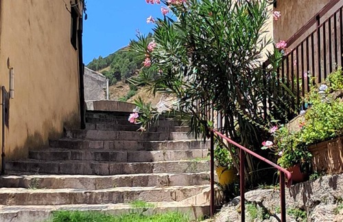 Isnello Apartment | Dolce-Giardino Studio