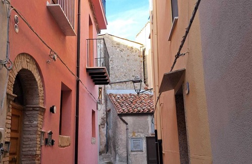 Isnello Apartment | Dolce-Giardino Studio, Cosy Retreat in Scenic Isnello