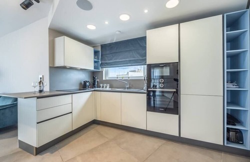 Madliena Apartment | Dolce Pieta' : Penthouse with Jacuzzi