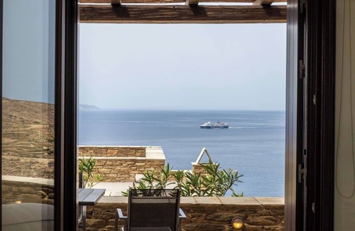 Exomvourgo Villa | Dolce Villa Tinos Kardiani in Stone & Sunset Views