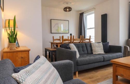 Cemaes Bay House | Dolfor