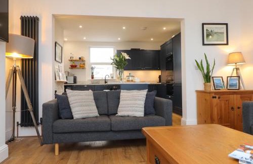 Cemaes Bay House | Dolfor