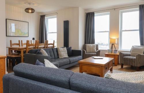 Cemaes Bay House | Dolfor