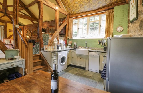 Trefeglwys Cottage | DOLGENAU HIR - THE BARN, pet friendly, with open fire in Trefeglwys