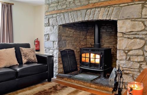 Llandeilo House | Dolgoed House