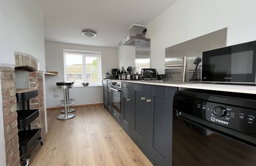 Thetford Cottage | Dolls House Cottage - Self Contained Cottage, Beautiful Garden, Ample Parking