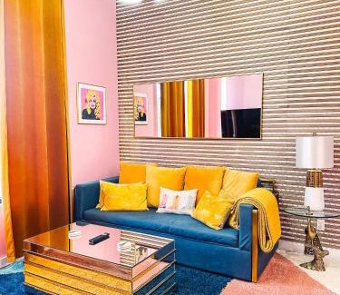 North Nashville House | Dolly's Art Deco - Luxe Stay Near Broadway