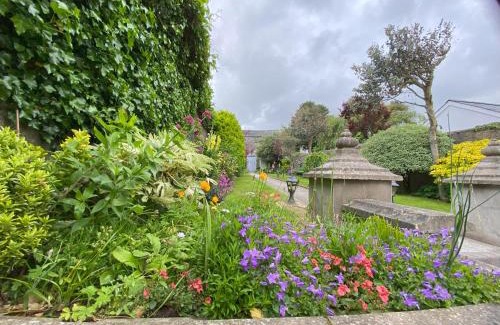 Warrenpoint House | Dolly's Cottage