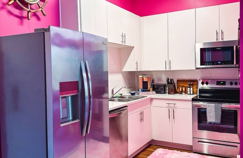 North Nashville Apartment | Dolly's Yacht Club: Cozy Retreat Near Broadway