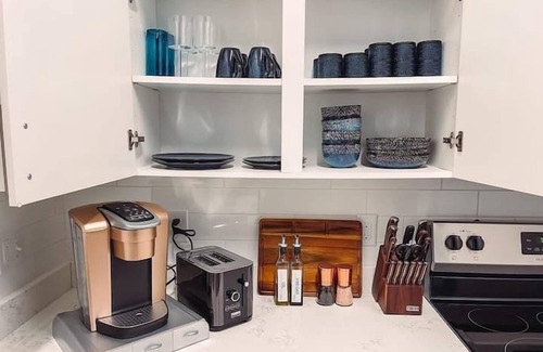 North Nashville Apartment | Dolly's Yacht Club: Cozy Retreat Near Broadway