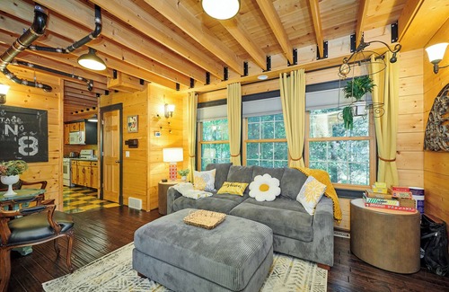 Fennville House | Dollybrook 8 - Pet friendly - Community Pool - Groups welcome