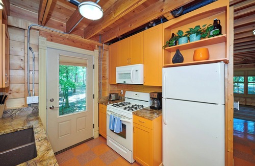 Fennville House | Dollybrook Cottage 1: Shared pool, private hot tub, pet friendly