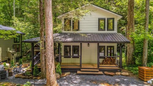 Rocky Grove House | Dollys Mountain Retreat - Brand New