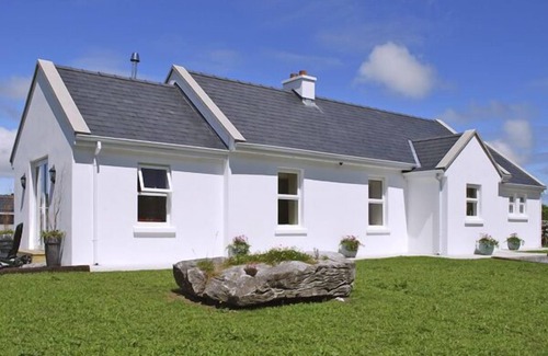Caherconnell Cottage | DOLMEN COTTAGE, pet friendly in Kilfenora, County Clare