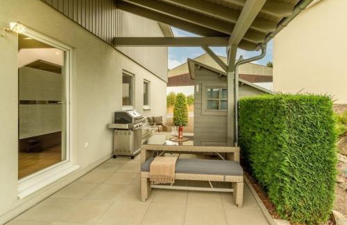 Gerolstein House | Dolomites Bungalow Eifelsteig w view Terrace BBQ