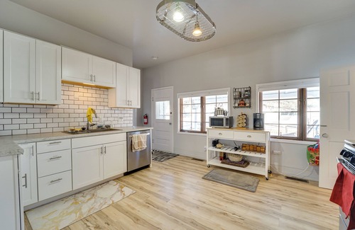 Lewis Cottage | 'Dolorable' Home w/Yard - Walk to River!