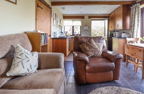 Dolphin Cottage | DOLPHIN BACH, pet friendly, character holiday cottage in Dolphin
