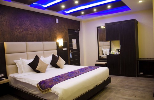Madanpur Hotel | Dolphin Chocolate Inn