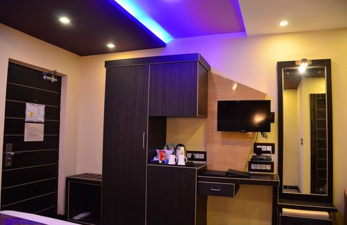 Madanpur Hotel | Dolphin Chocolate Inn