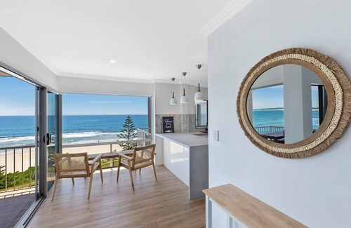 The Entrance Apartment | Dolphin Court Penthouse